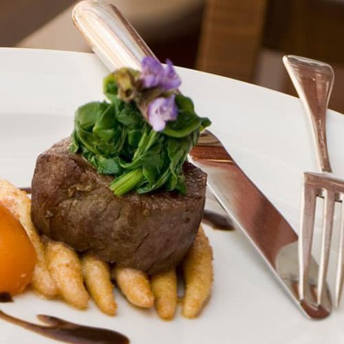 Kross gebratenes Steak vom Südtiroler Hofschweinchen